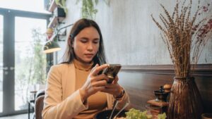 Mindful Eating vs Calorie Counting: Why Your Body Knows Better